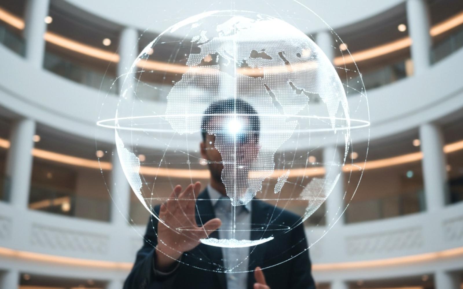 طفل يمني يبدع بصواريخ كرتونية يتحكم بها، ويلهم العالم من قلب الظروف الصعبة