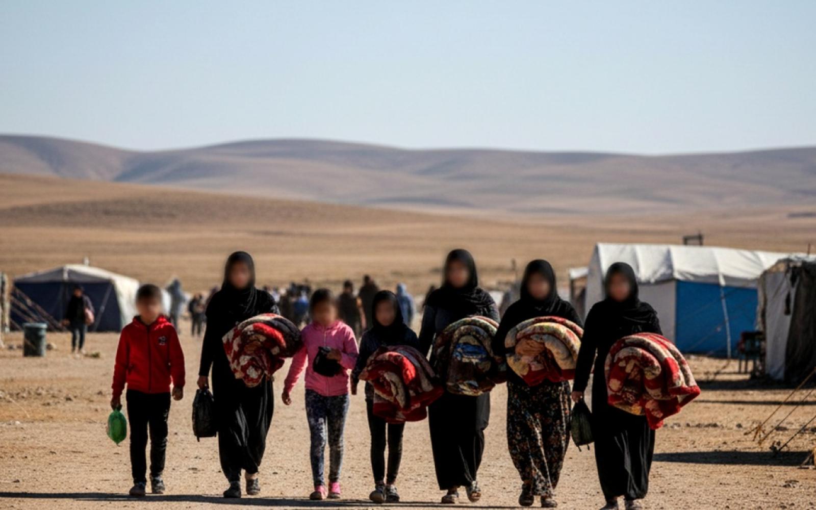 إجلاء 173 عائلة سورية من مخيمات إدلب بسبب الأمطار الغزيرة والظروف الجوية القاسية