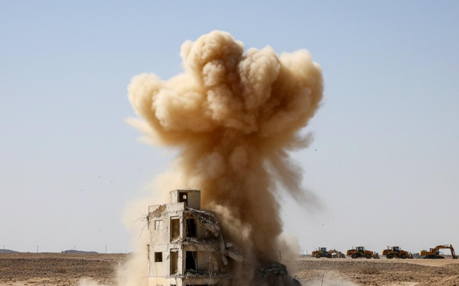 الجيش الإسرائيلي ينسف منازل في جنوب لبنان ويتوغل برياً وجوياً في تصعيد خطير