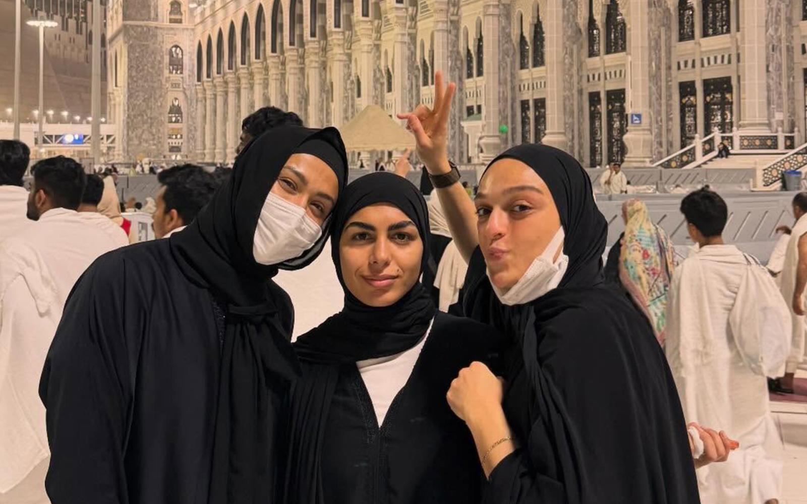 لاعبة النصر السعودي كاثلين سوزا تعلن إسلامها في الحرم المكي وسط دعم من زميلاتها