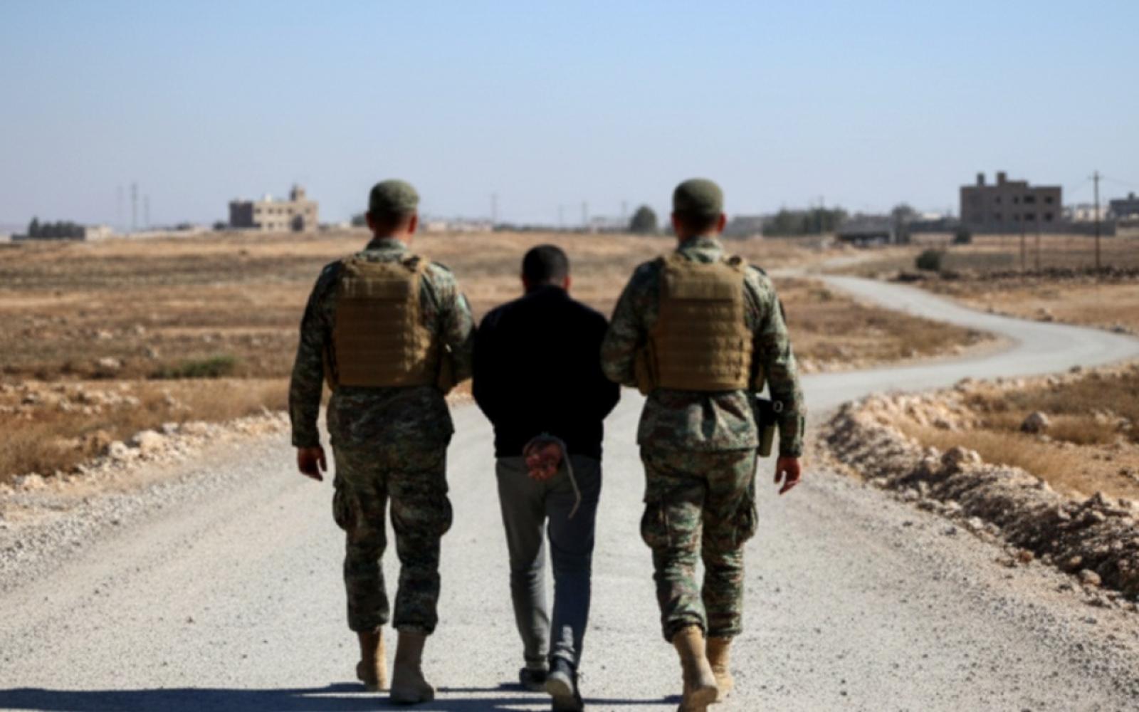 الاحتلال يعتقل العشرات بالضفة: حملة مداهمات واسعة تطال نابلس وطولكرم