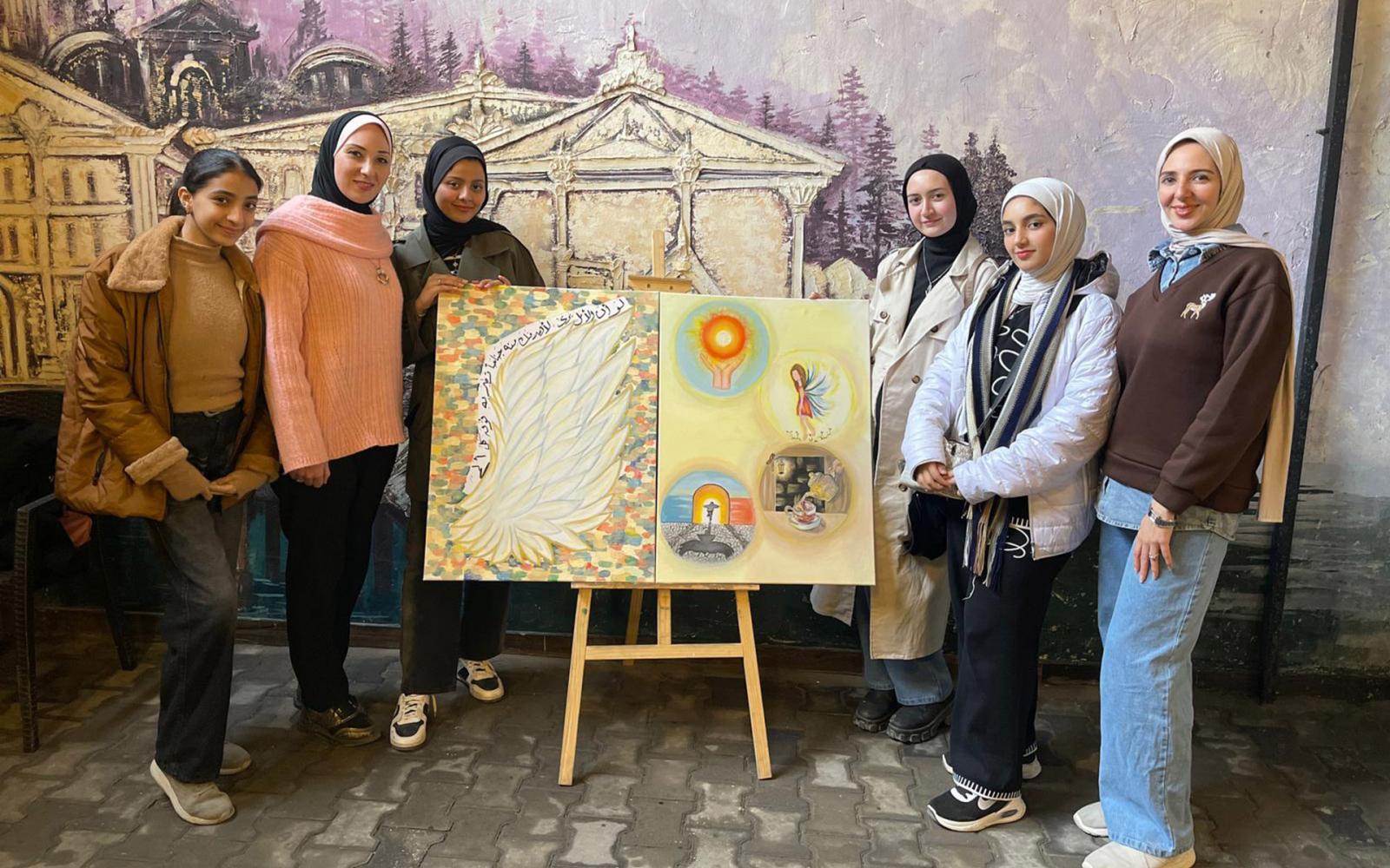 فتيات غزة يبدعن لوحات الأمل بالألوان في مواجهة الإبادة وخنق الواقع