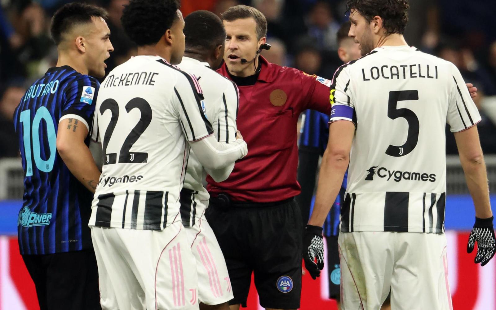 تهديدات بالقتل لحكم مباراة إنتر ويوفنتوس تدفعه للبقاء في منزله بطلب من الشرطة الإيطالية