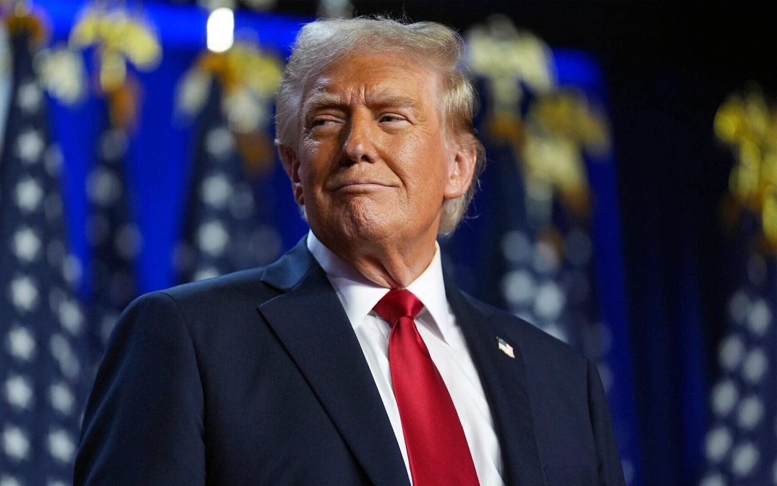 نجمة عالمية تستخدم الذكاء الاصطناعي لتصوير "ترامب" بجوارها في سيارة مكشوفة بعيد الحب