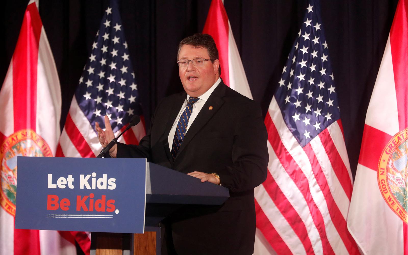 تصريح عنصر في الكونغرس الأمريكي يثير غضباً دولياً: "الاختيار بين الكلاب والمسلمين ليس صعباً"