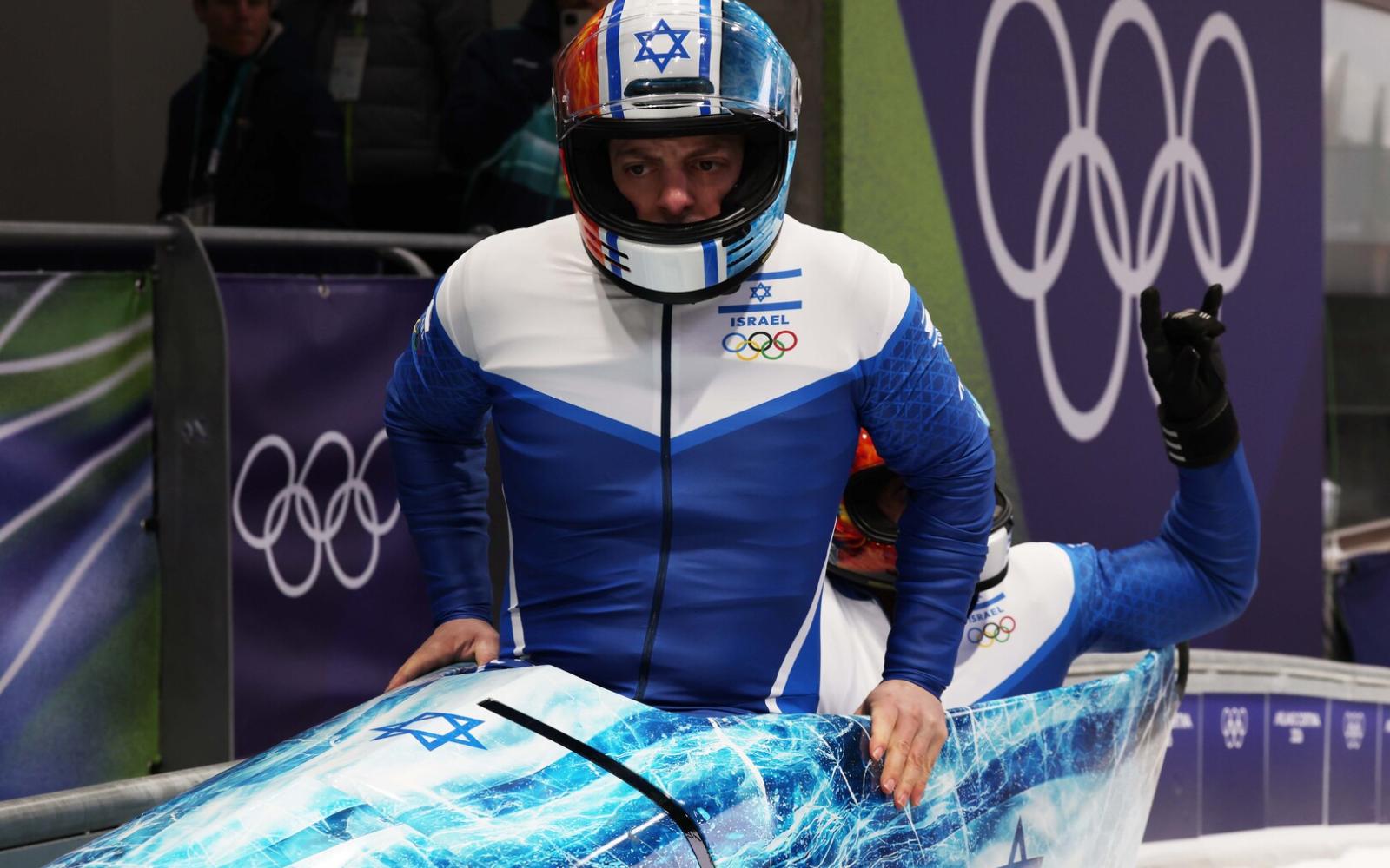 معلق سويسري يتهم رياضياً إسرائيلياً بدعم "الإبادة" بغزة على الهواء مباشرة