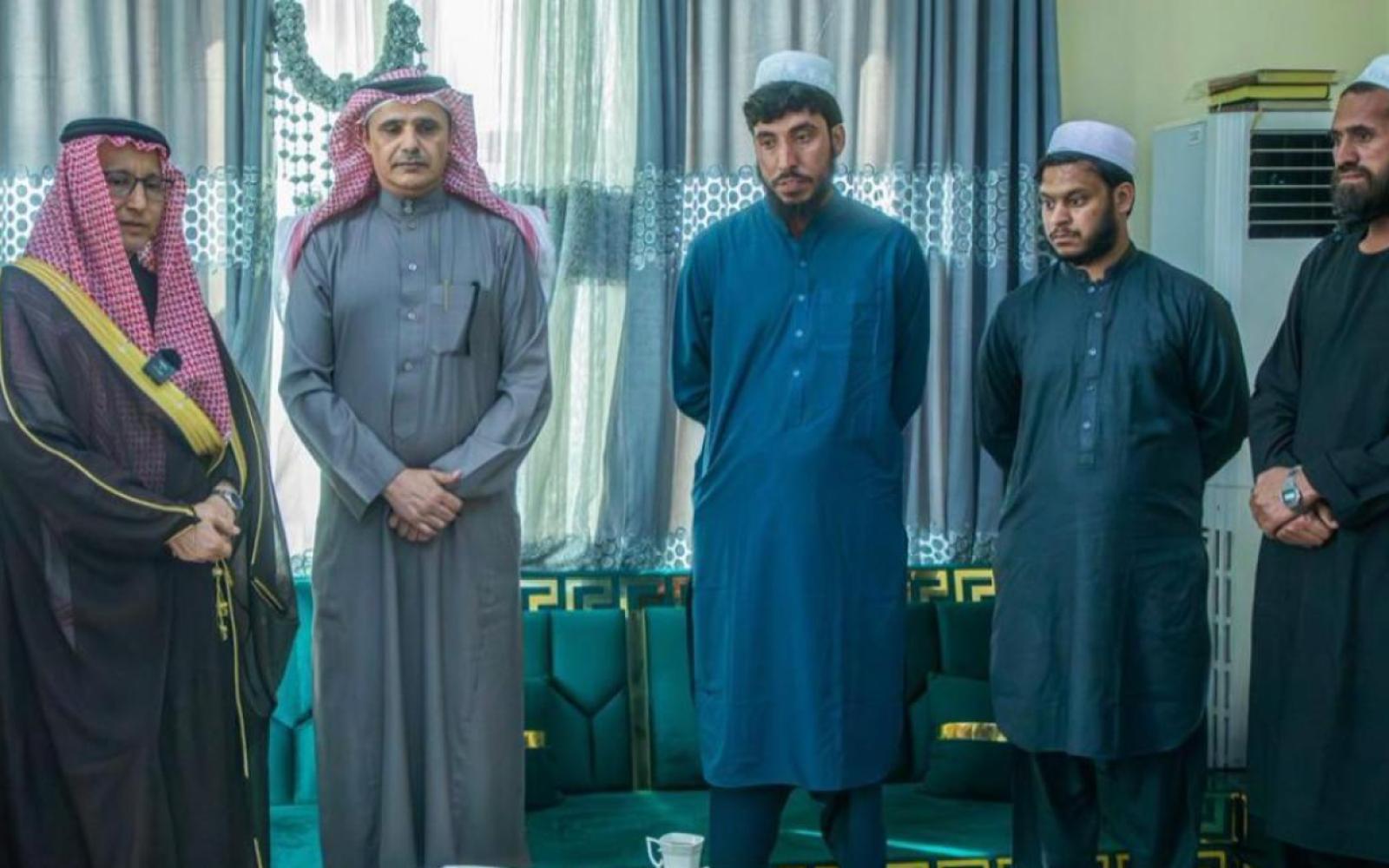 أفغانستان تعزز علاقاتها الإقليمية: دعم إيران وإطلاق سراح جنود باكستانيين بوساطة سعودية