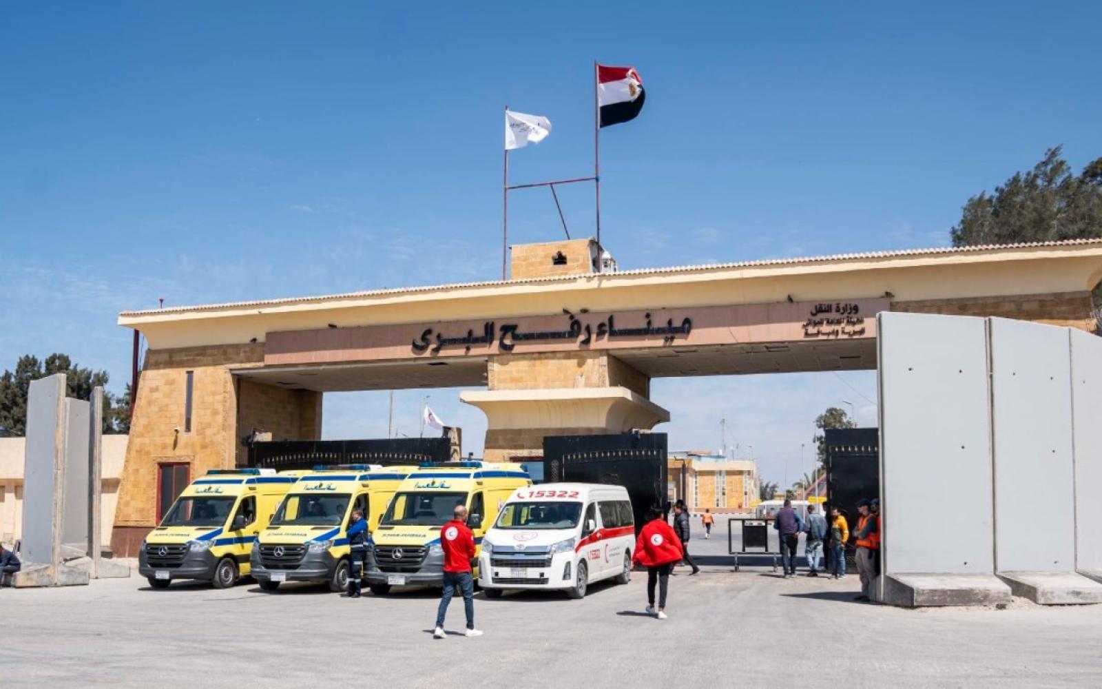 معبر رفح يستقبل الدفعة الثانية عشرة من جرحى غزة للعلاج في مصر وسط جهود إنسانية متواصلة