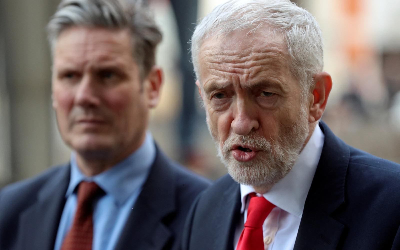 فضائح إبستين تهدد حكومة ستارمر البريطانية وسط اتهامات بالتستر على مسؤولين بارزين