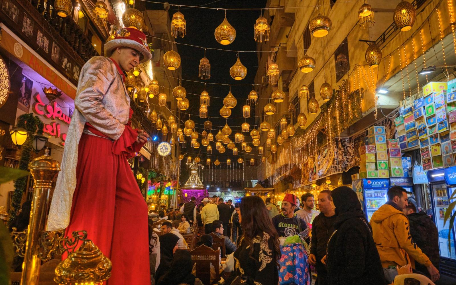 رمضان يجمع المسلمين: طقوس متفردة تلون استقبال الشهر الفضيل حول العالم