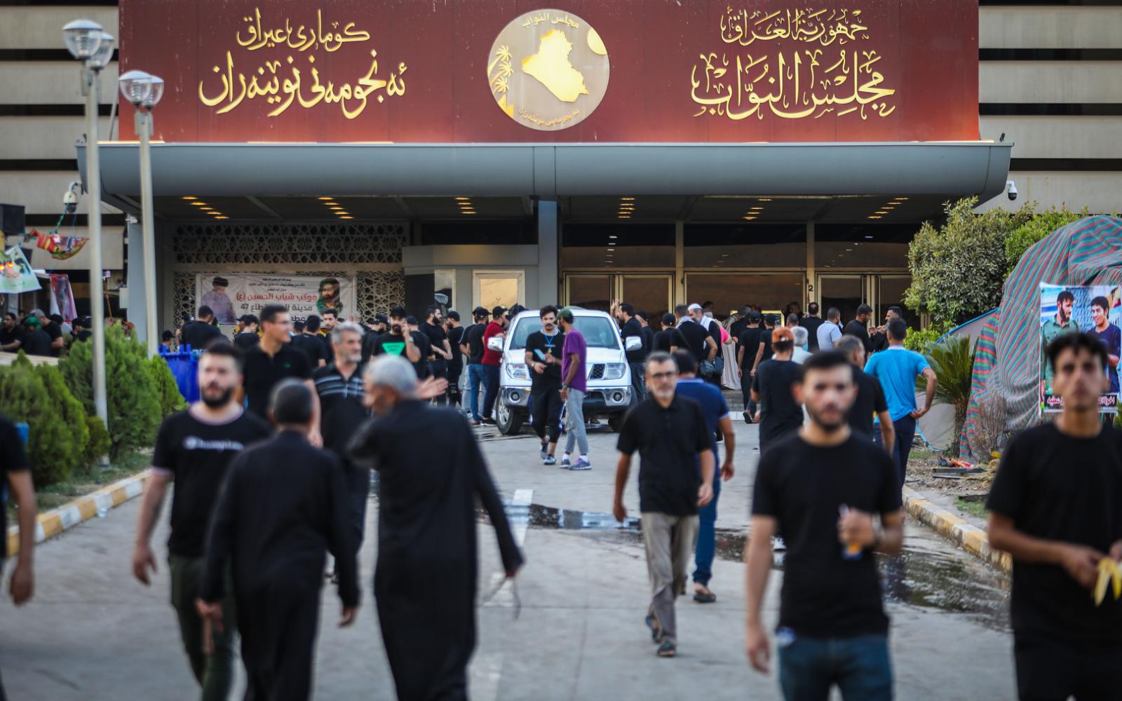 البرلمان العراقي يستدعي سفيرته بالرياض على خلفية فيديو مثير للجدل.. والتحقيق يشمل الواقعة