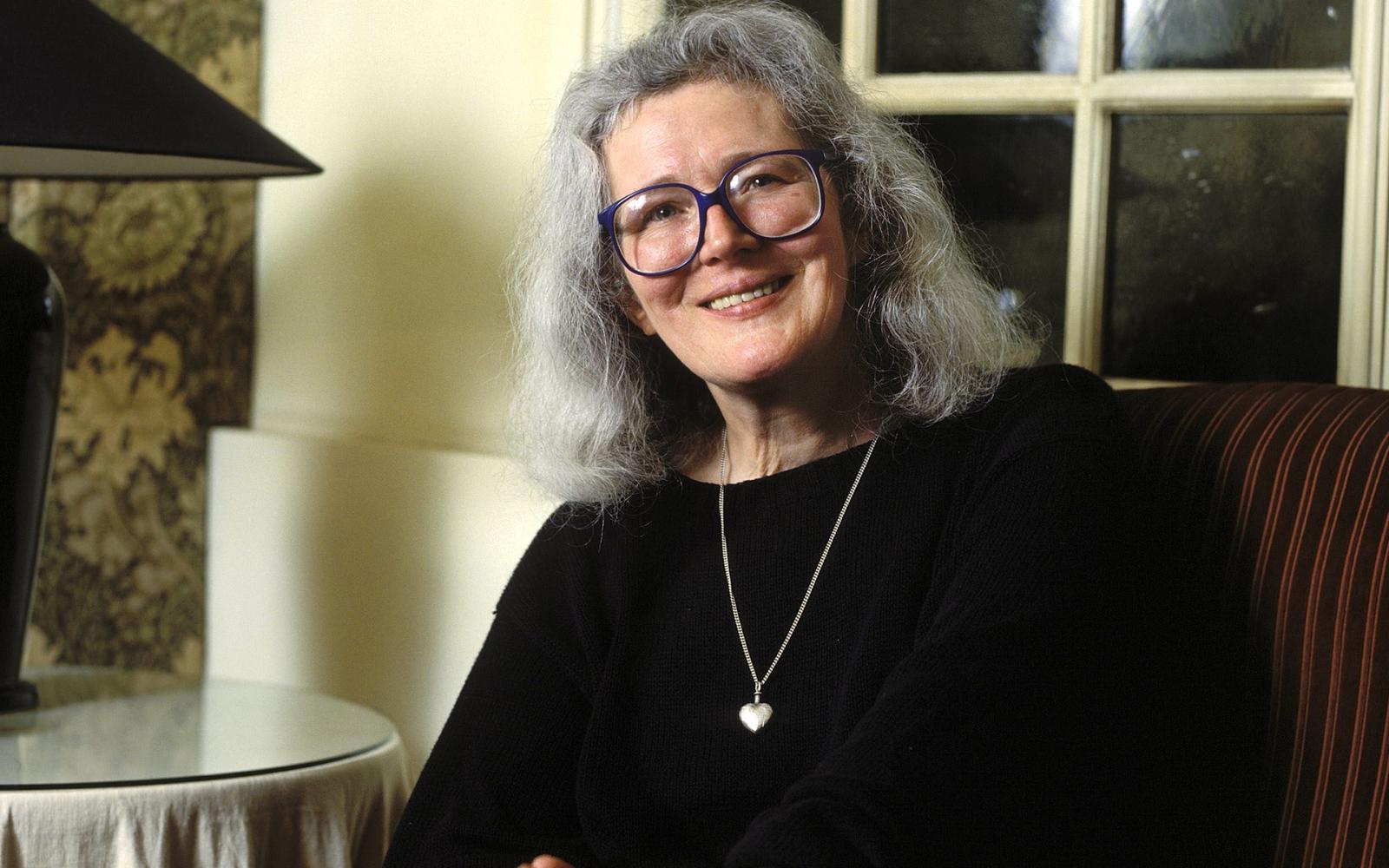 "شهرزاد" أنجيلا كارتر: حكايات التمرد التي ضاعت في جسور التبادل الثقافي العربي