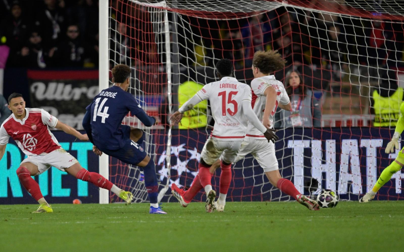 باريس سان جيرمان ينتفض دراماتيكياً على موناكو بعشرة لاعبين بفضل دوي في دوري أبطال أوروبا