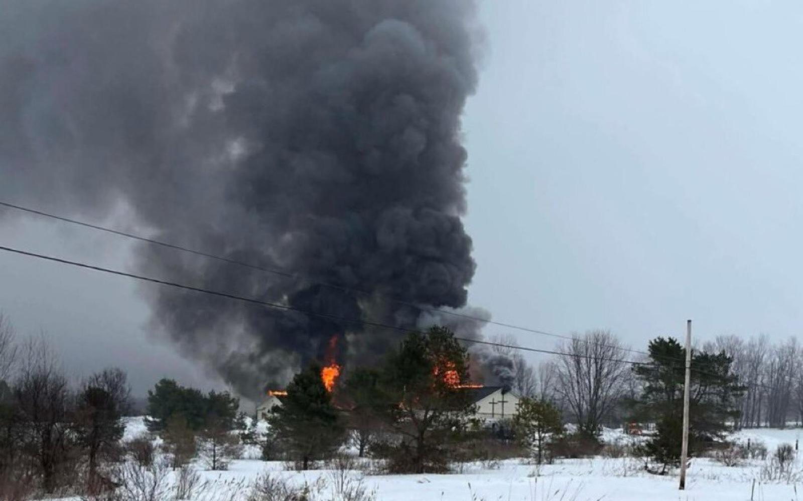 انفجار مدوٍّ في كنيسة أمريكية يُصيب خمسة أشخاص بينهم رجل إطفاء بحروق بالغة