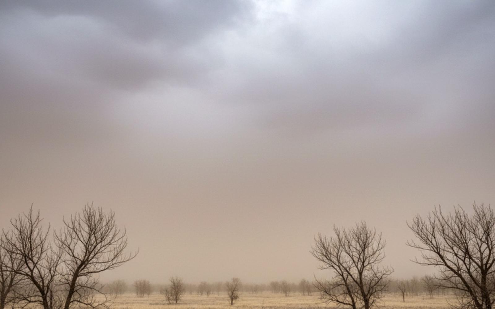 طقس متقلب يتصدر عناوين فلسطين: غائم جزئيًا مع فرص لأمطار خفيفة وانخفاض في الحرارة