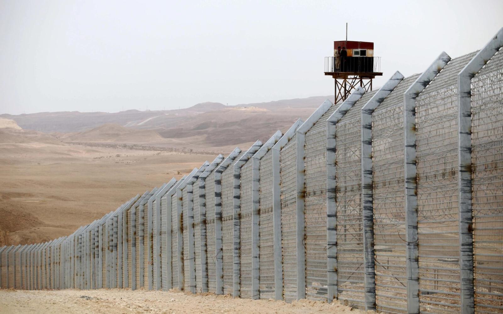 قلق إسرائيلي متصاعد: تحركات عسكرية على الحدود المصرية تثير مخاوف أمنية وتطالب بتحرك عاجل