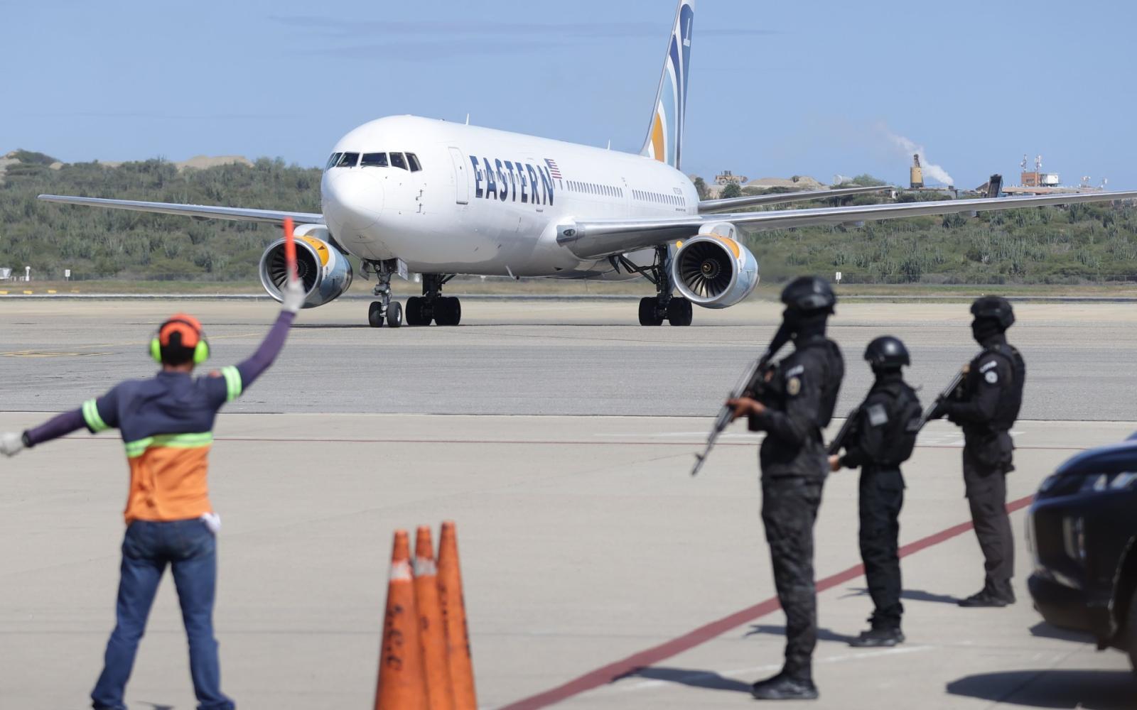 أول طائرة أوروبية تهبط في كاراكاس بعد اختطاف مادورو، إشارة لتغير في العلاقات الدولية