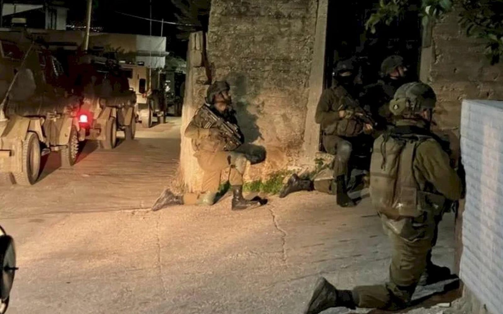 جيش الاحتلال الإسرائيلي يدّعي اعتقال خلية "داعش" في أريحا، وسط صمت فلسطيني رسمي