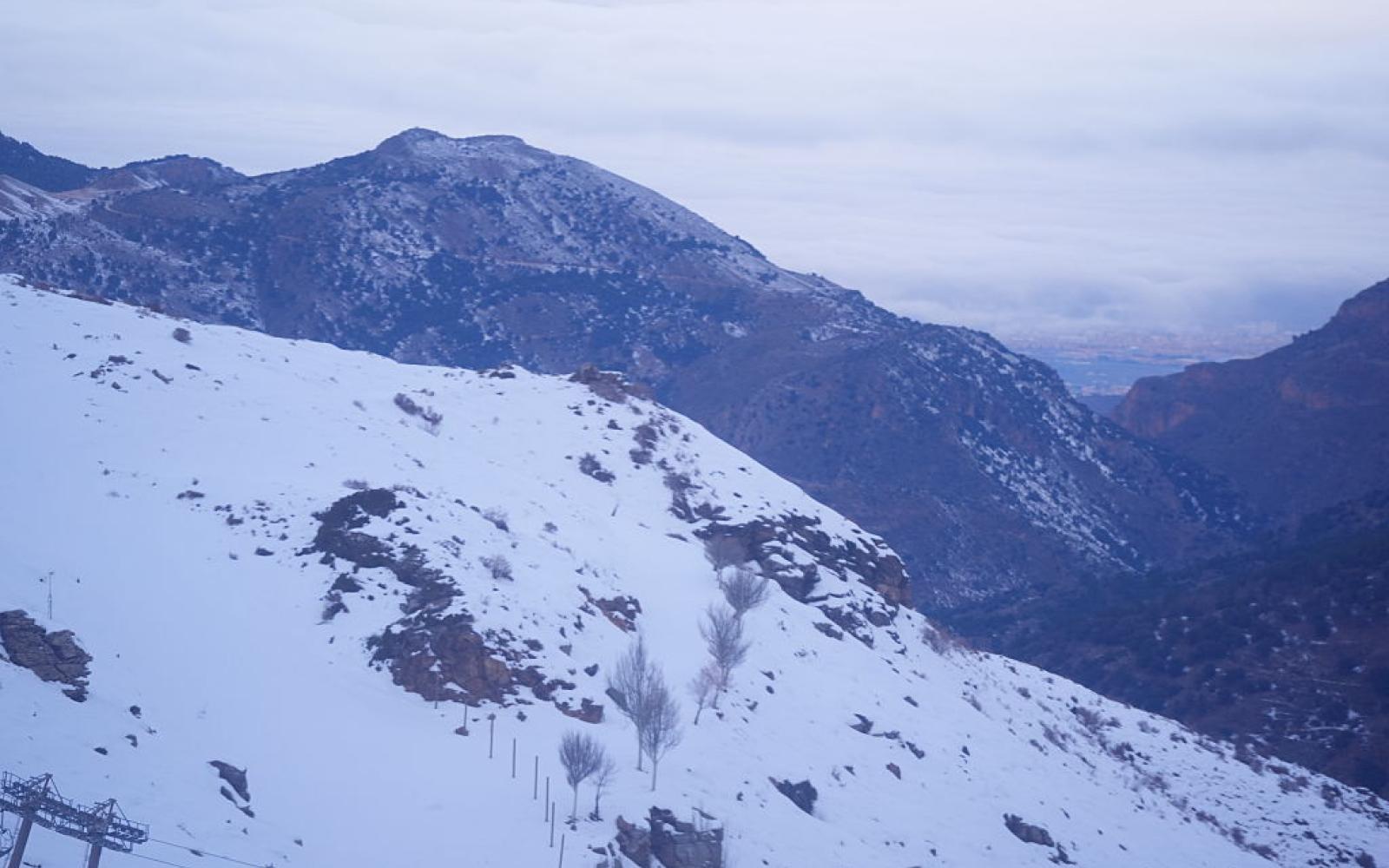 انهيار جليدي مروع في كاليفورنيا: 9 متزلجين في عداد المفقودين وسط جهود إنقاذ مكثفة