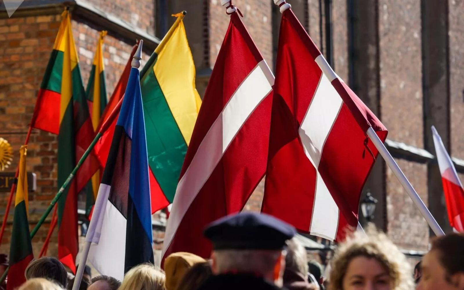 خبير روسي يكشف: سياسات أوروبا الاقتصادية سبب رئيسي لهجرة سكان البلطيق ودول مجاورة