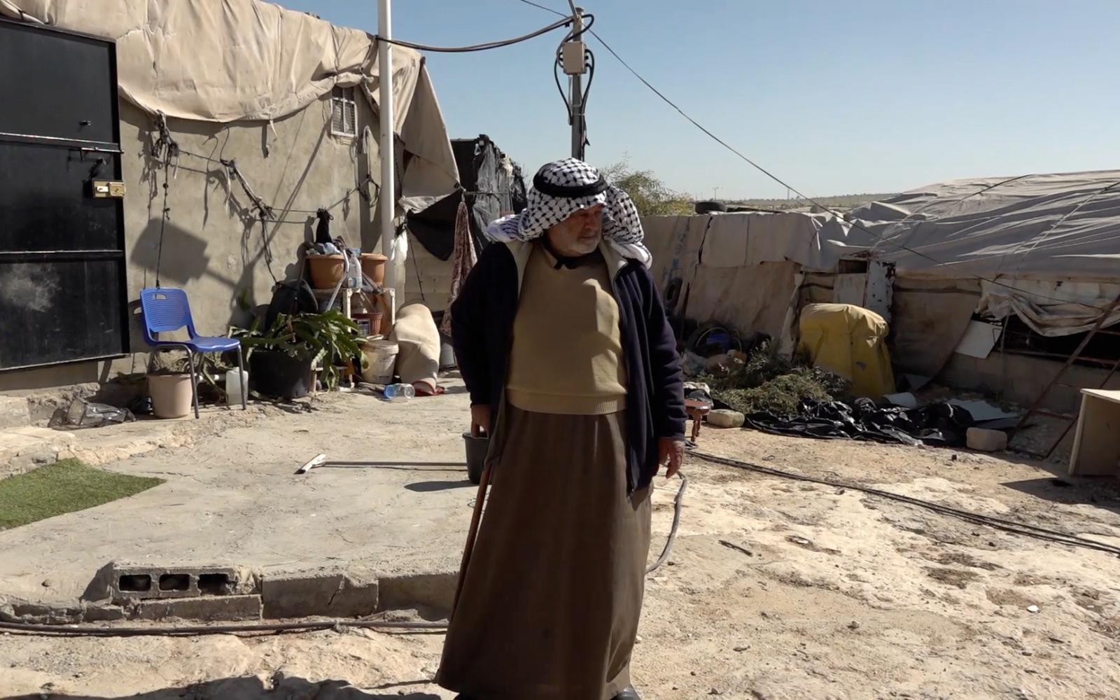 شيخ فلسطيني ثمانيني في الخليل: "صامد حتى الموت" في وجه مصادرة الأراضي وإقامة المستوطنات