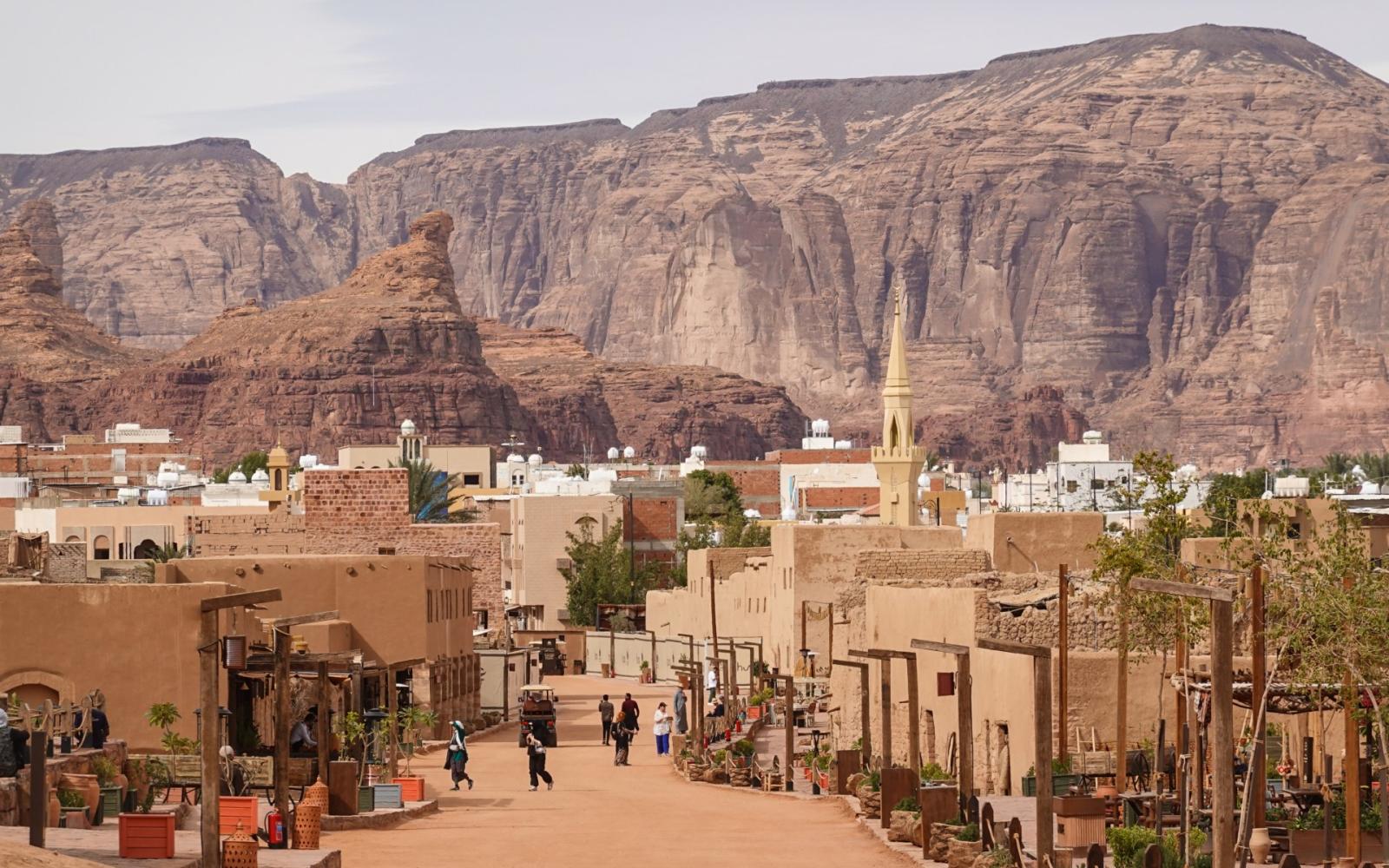 "العلا" السعودية: مدينة الصخر تحكي قصة آلاف السنين وتستقبل بوصلة الحضارات