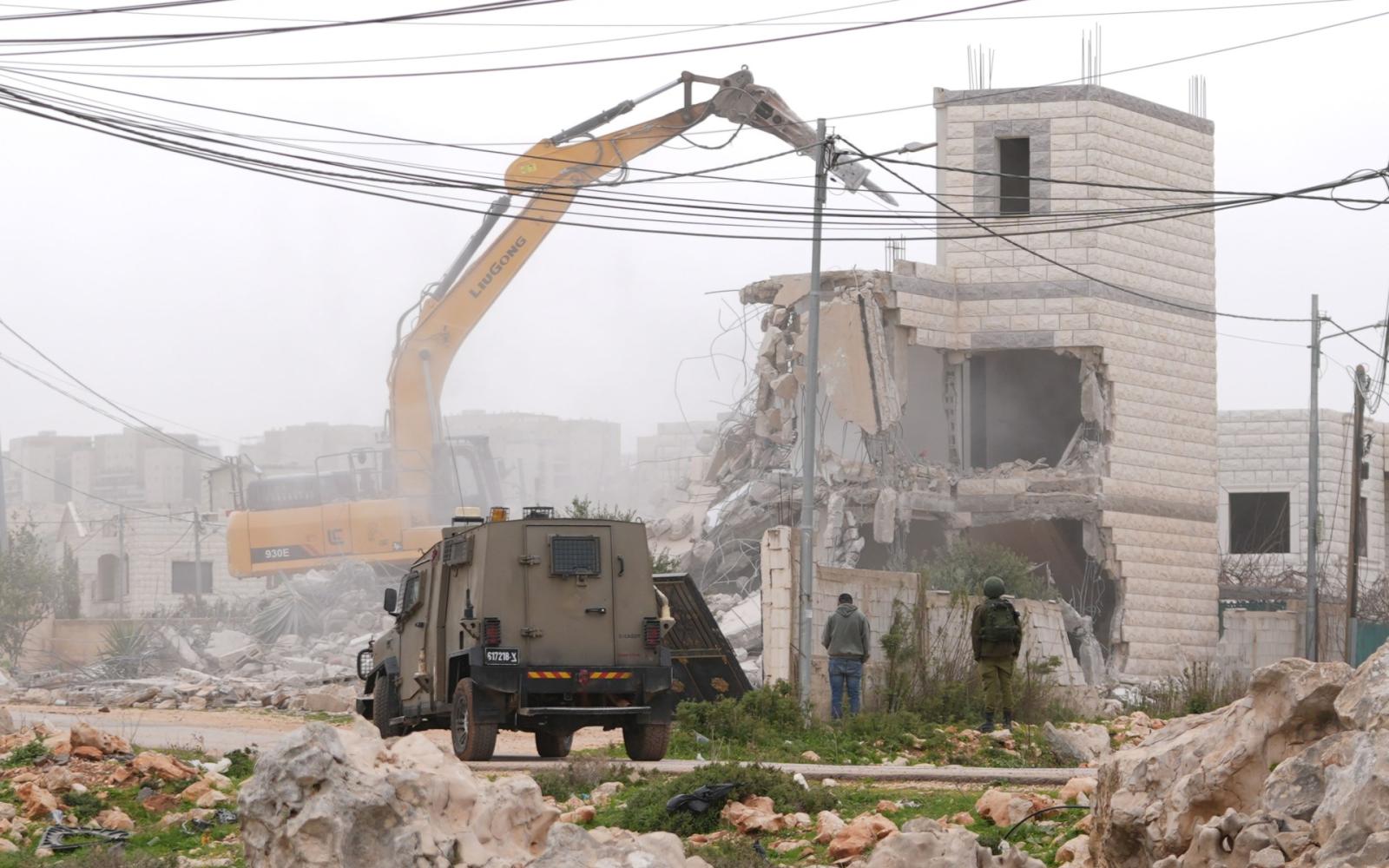 جندي إسرائيلي واحد فقط يواجه اتهاماً بالنهب في حرب غزة: "غيض من فيض" من الجرائم الموثقة