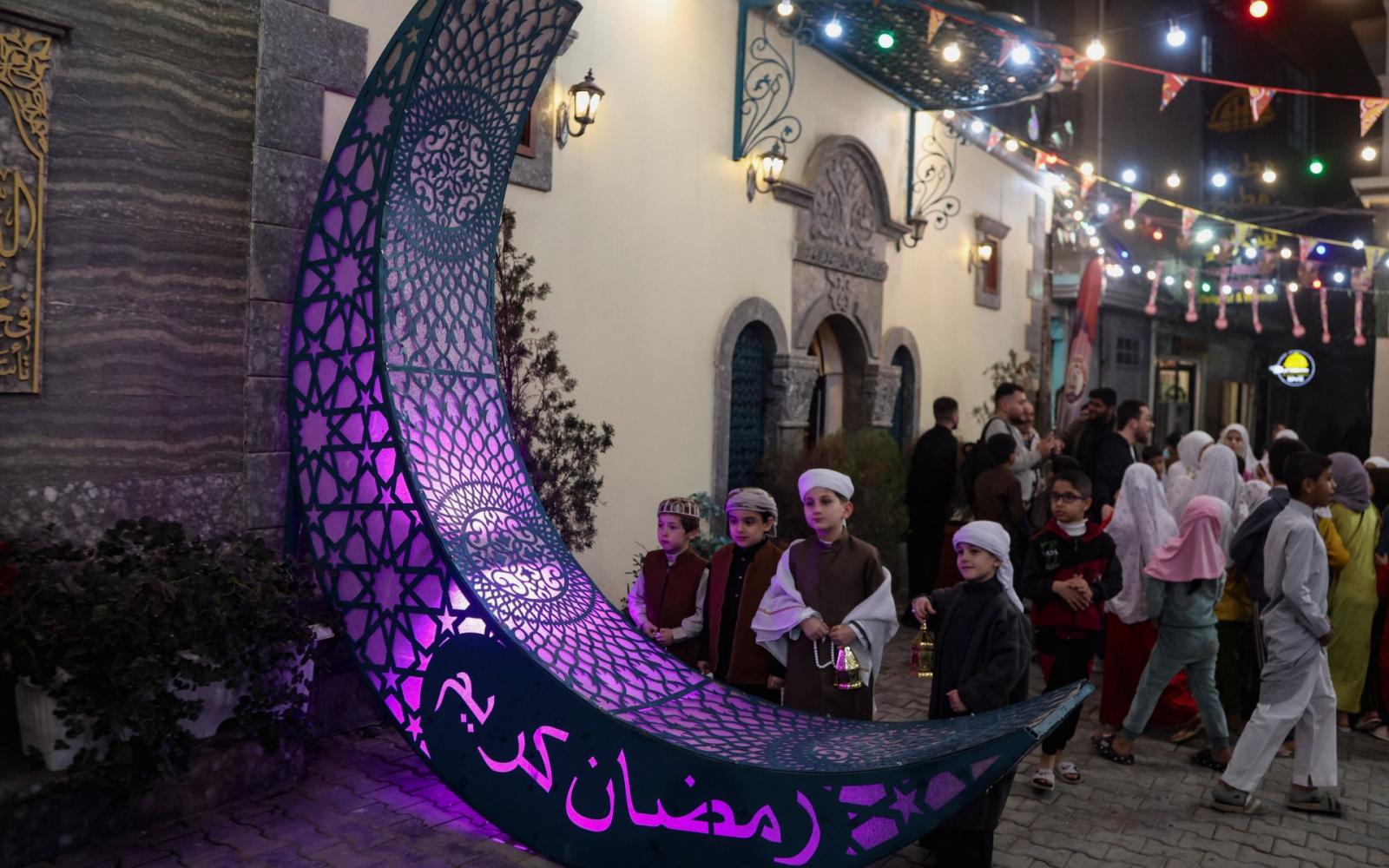 رمضان في فلسطين: شهر التوبة والرحمة، مدرسة تربي النفوس وتدعو للتراحم بين أبناء المجتمع