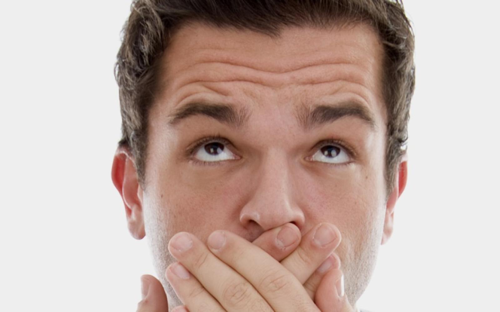 رائحة الفم الكريهة: هل هي مجرد إزعاج صباحي أم مؤشر لمشكلة صحية تستدعي الاهتمام؟