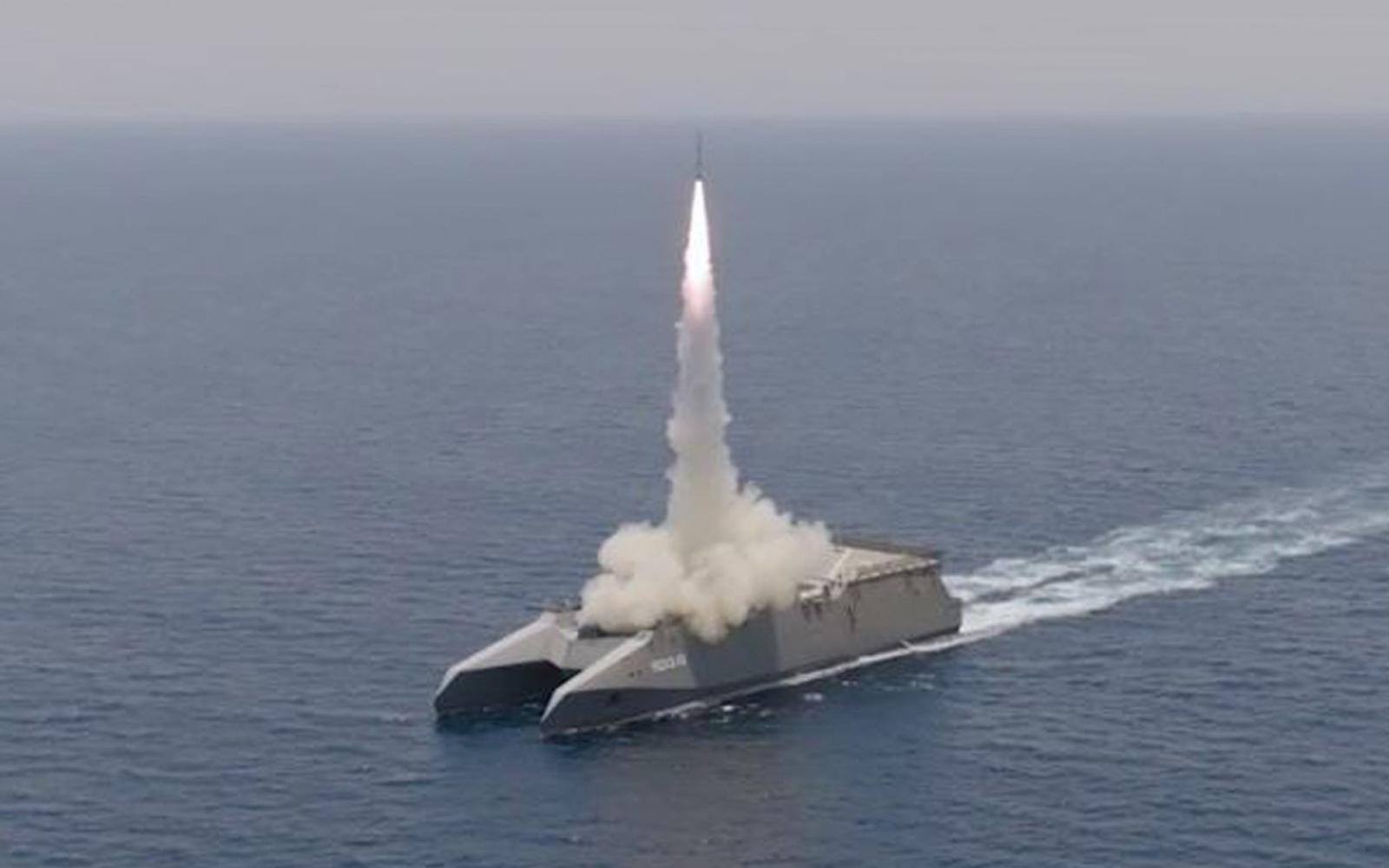 مضيق هرمز.. ساحة التوتر بين إيران والولايات المتحدة وسط حشد عسكري ومفاوضات دبلوماسية