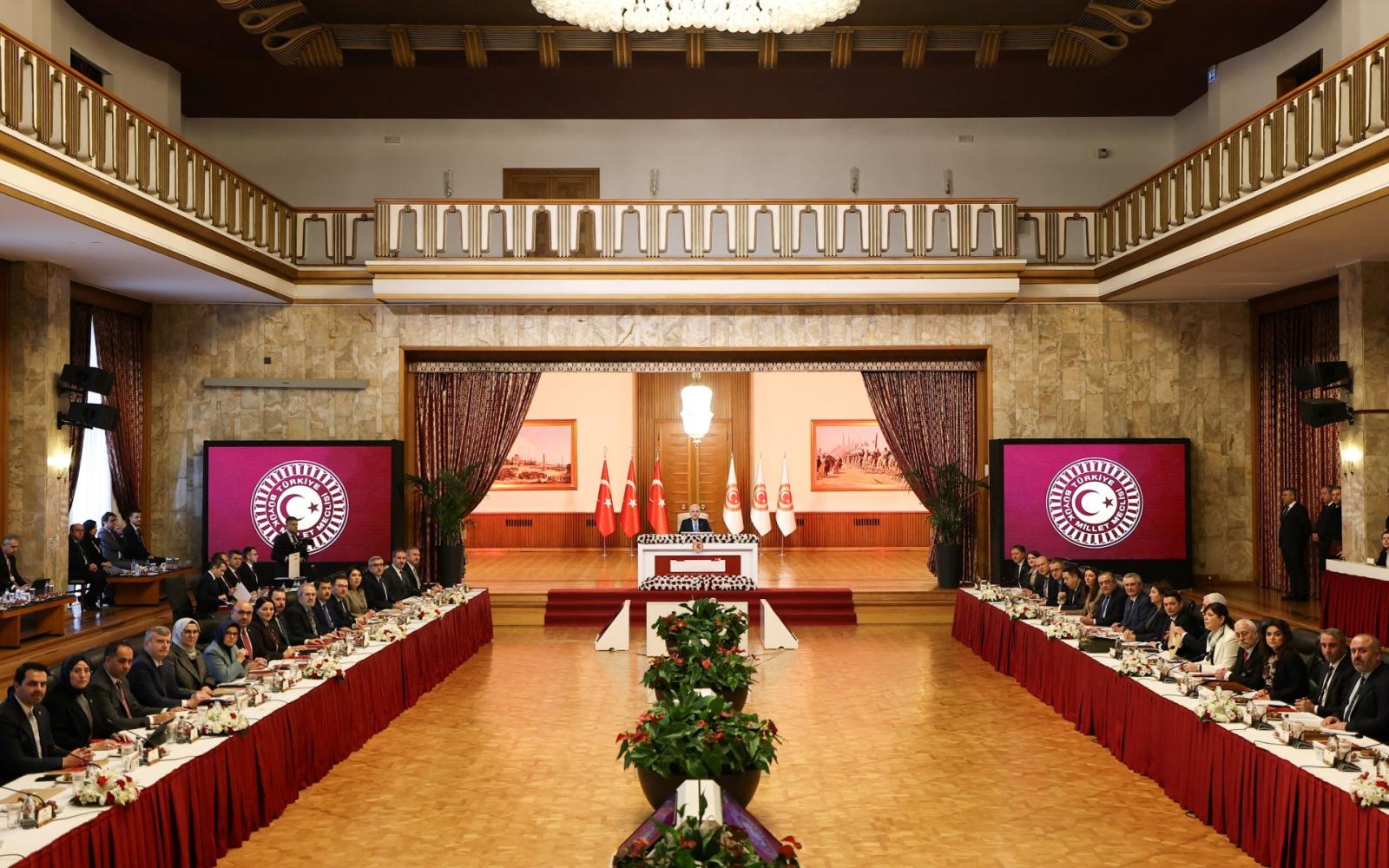 تركيا تخطو نحو السلام: البرلمان يدعم تقريراً لإنهاء الصراع مع حزب العمال الكردستاني