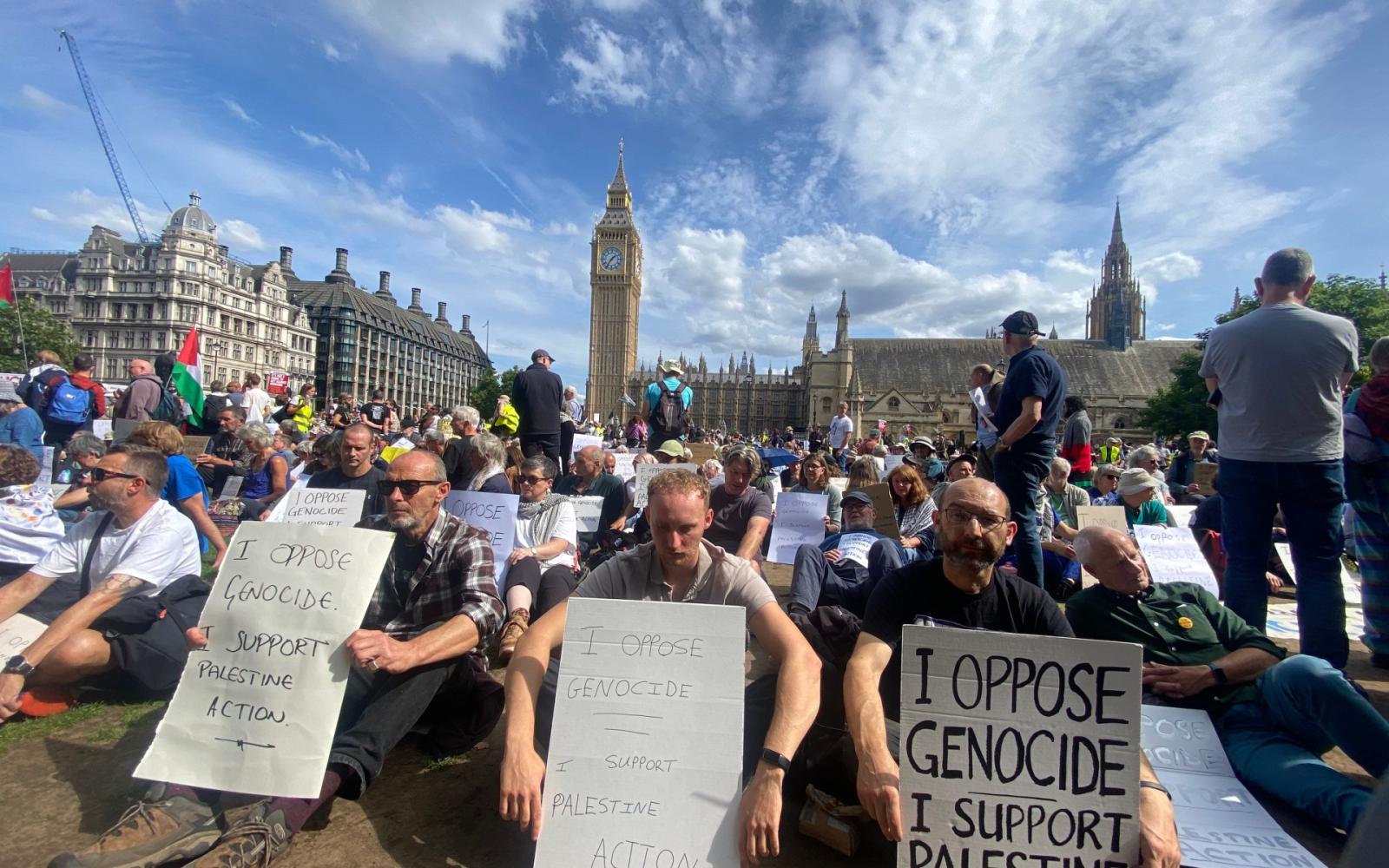 عريضة "الخضر" البريطاني تكسر المحرمات السياسية بلندن وتصف الصهيونية بالعنصرية