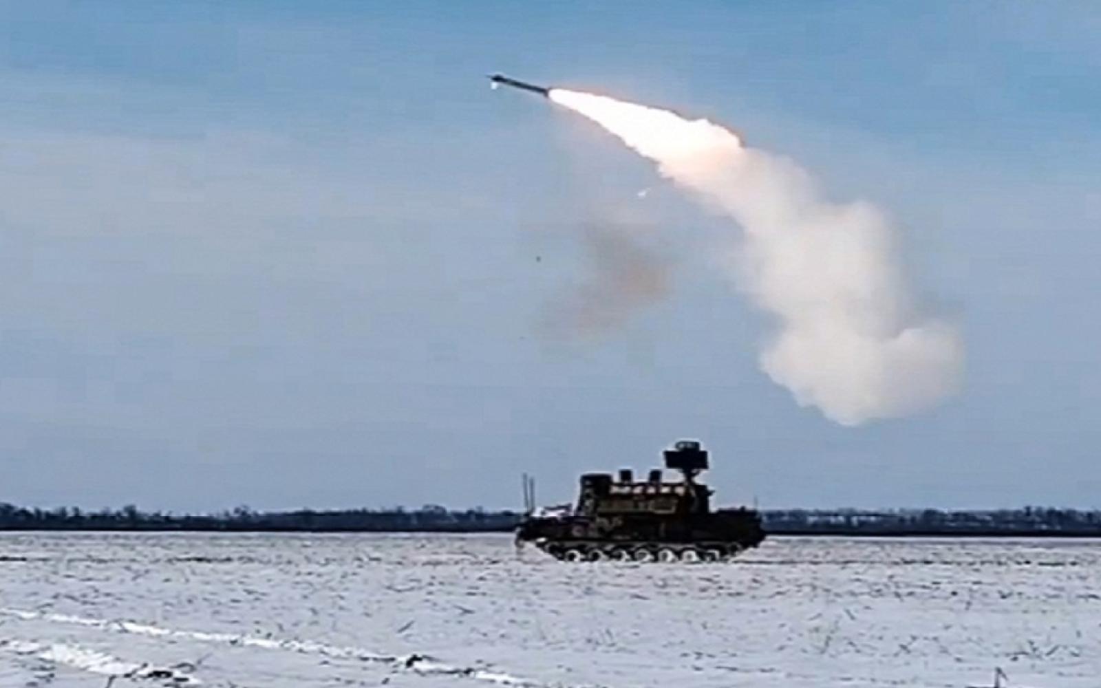 روسيا تعلن السيطرة على بلدتين جديدتين في شمال وجنوب أوكرانيا وتؤكد استمرار تقدمها