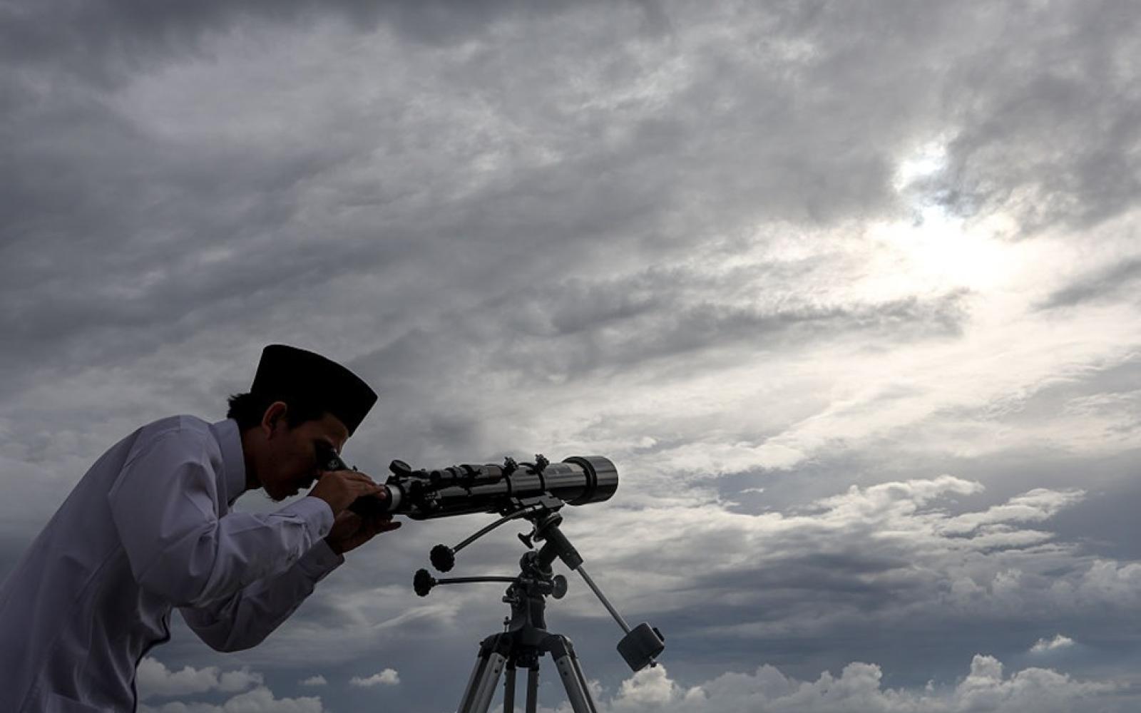 رمضان يهلّ على الأمة الإسلامية غداً الأربعاء.. تباين في رؤية الهلال بين الدول العربية