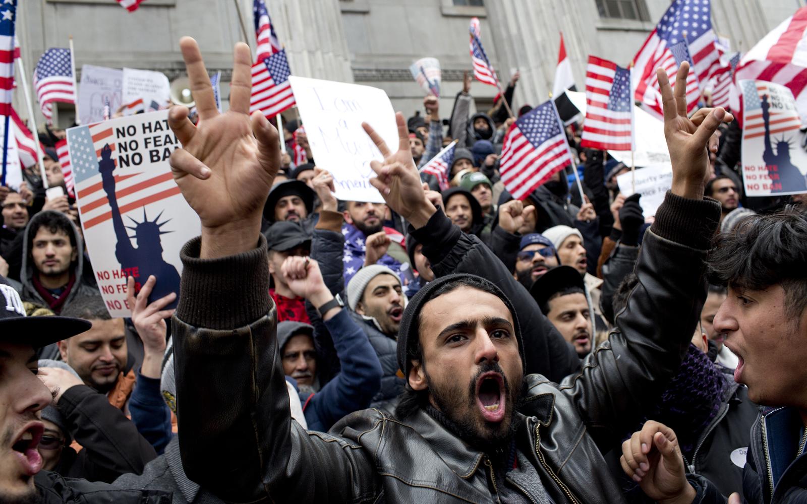 أمريكا ترفع "الحماية المؤقتة" عن آلاف اليمنيين.. مصير مجهول ينتظرهم بعد عقد من اللجوء