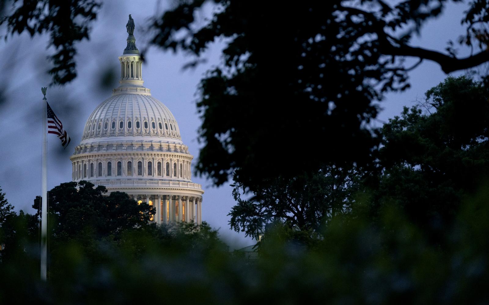 رسالة صادمة تكشف علاقة مساعدة نائب أمريكي قبل انتحارها، وتثير تساؤلات حول دوافعها