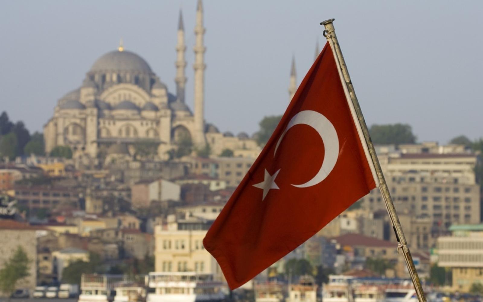 اتصال هاتفي بين بن زايد وأردوغان يبحث تعزيز العلاقات الثنائية والتطورات الإقليمية