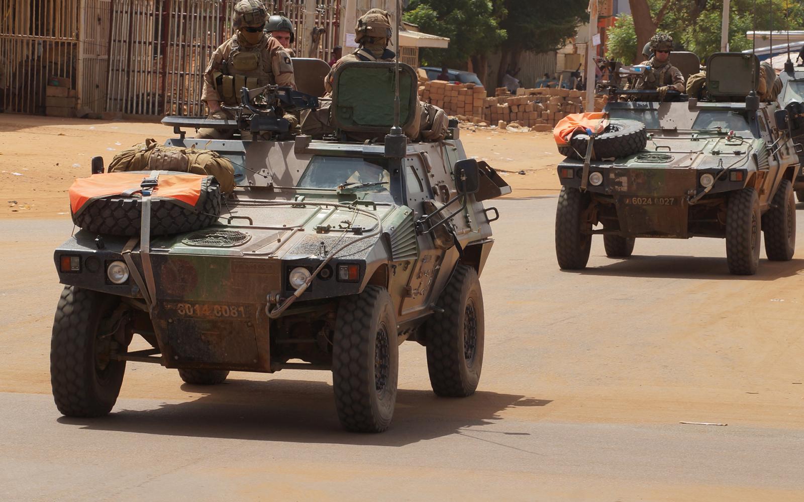 فرنسا خارج الثكنات: نهاية حقبة عسكرية في أفريقيا وبحث عن نفوذ جديد