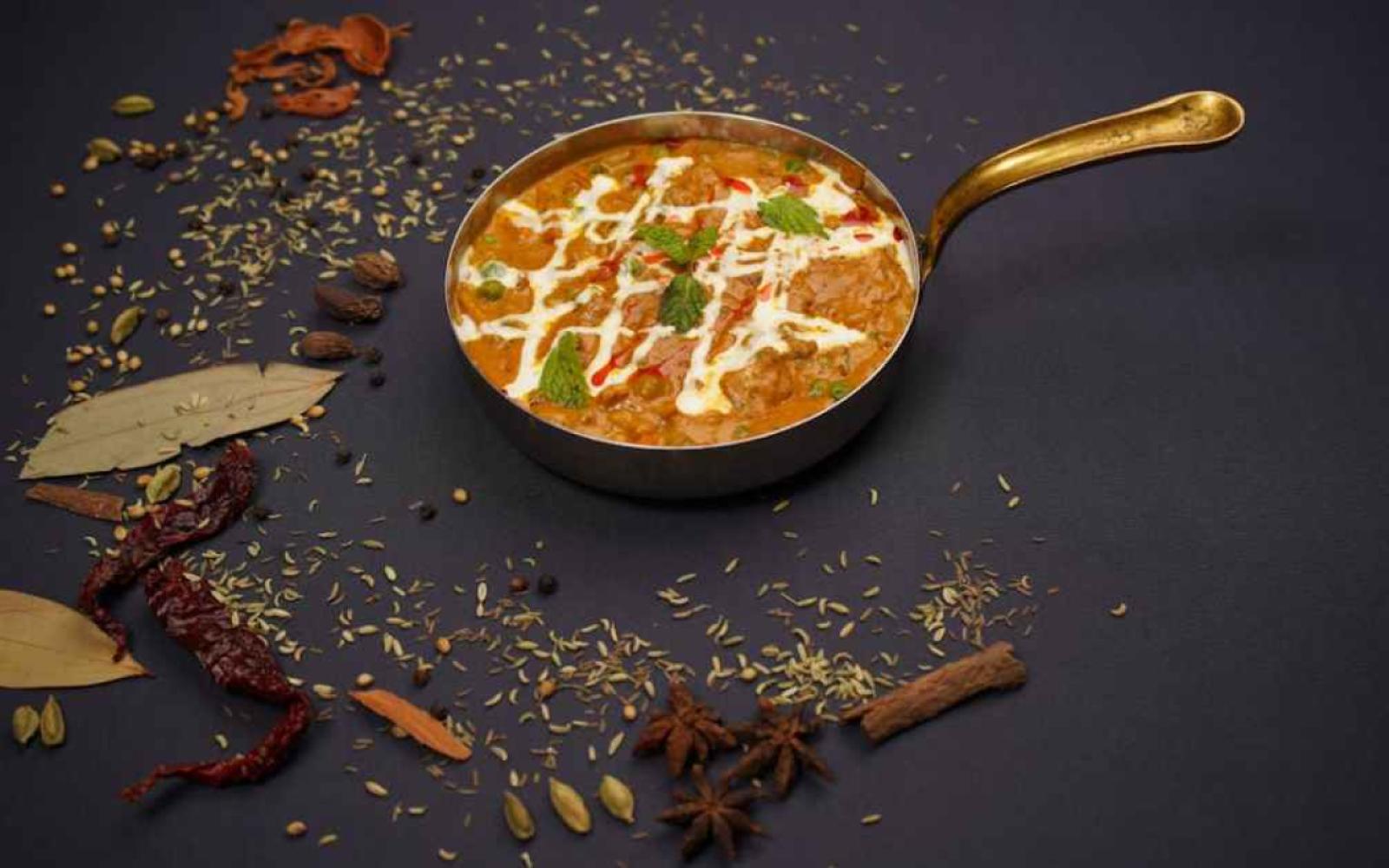 الفول المدمس: سر السحور الرمضاني الشهي والمغذي الذي يجمع العائلة على مائدة واحدة