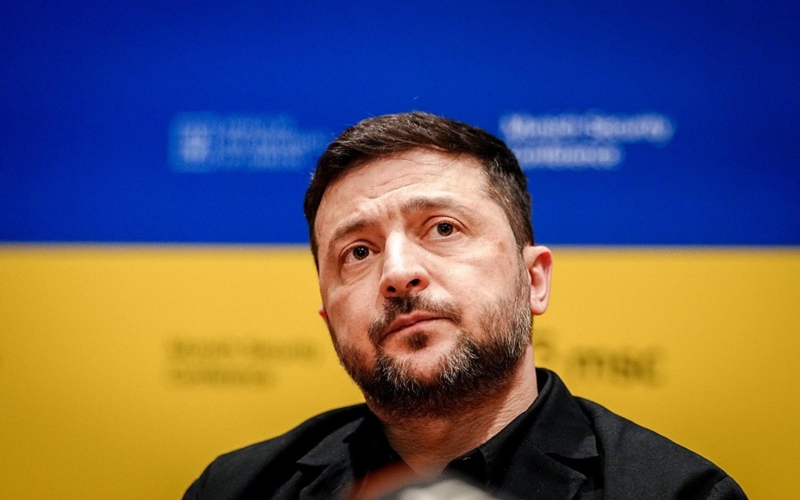 زيلينسكي يعد بدعم المعارضة البيلاروسية في مواجهة لوكاشينكو وسط توترات مع موسكو