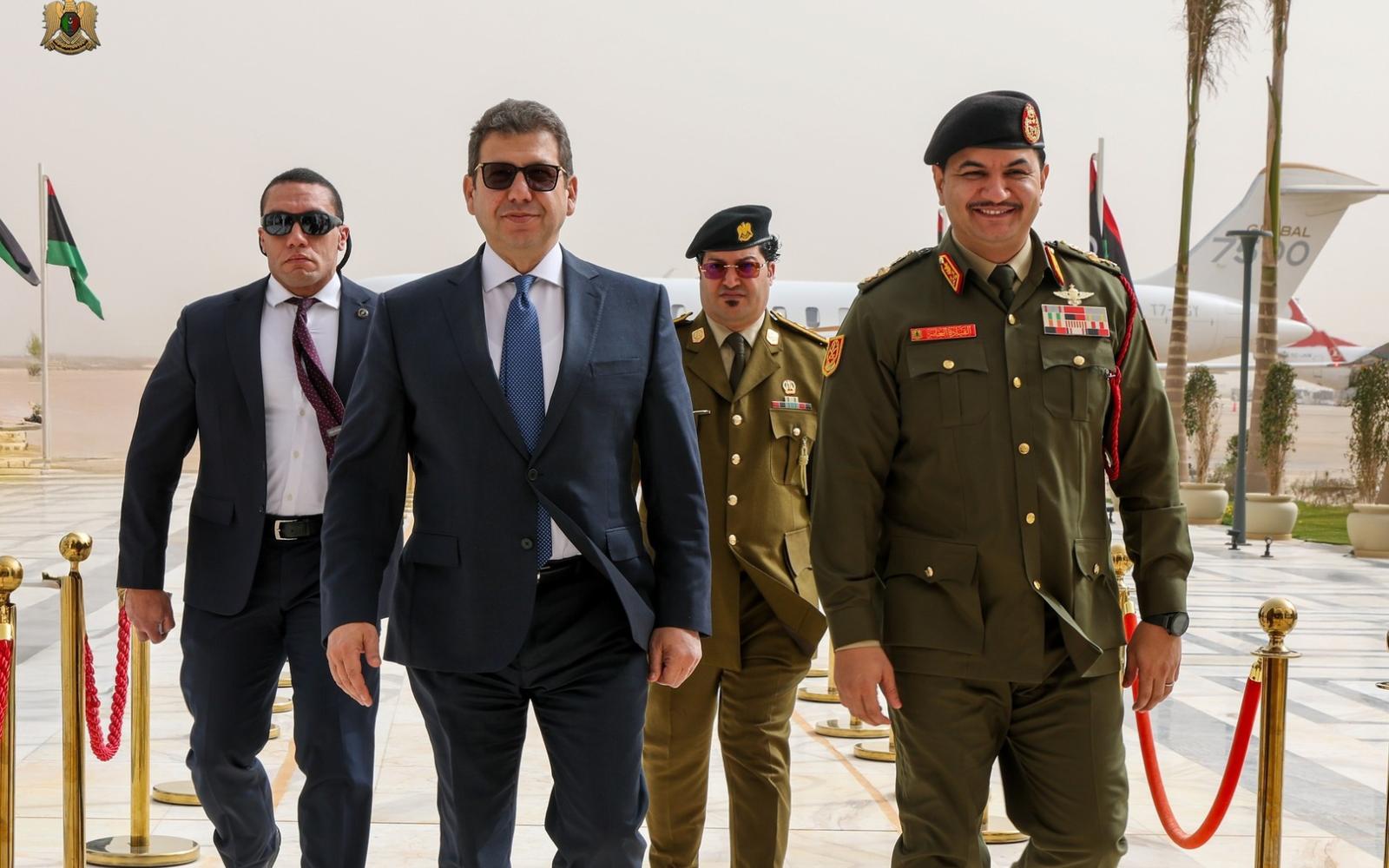 مصر تعزز نفوذها في ليبيا: رئيس المخابرات يلتقي حفتر في بنغازي وسط تنسيق رفيع