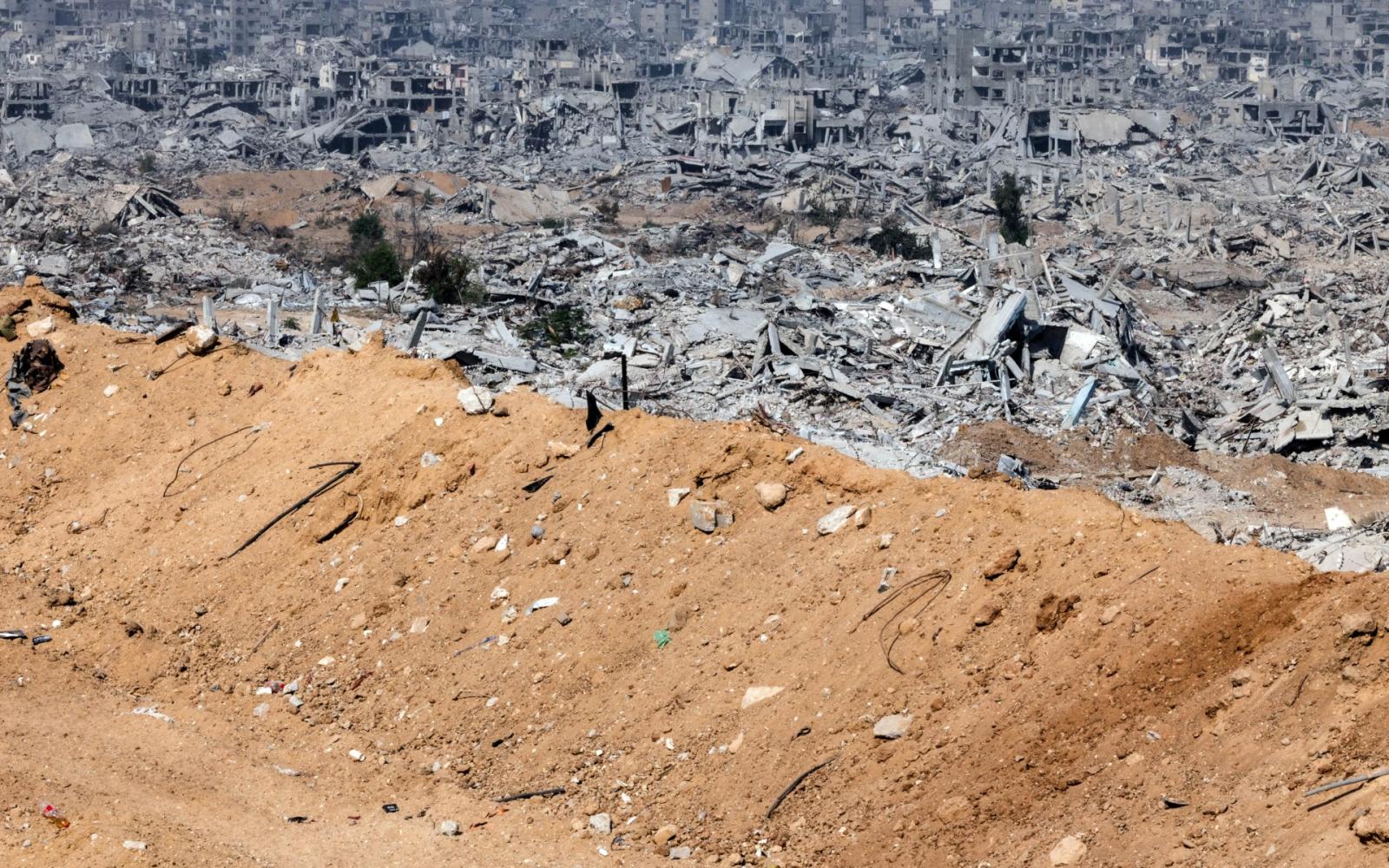 مجلس السلام برئاسة ترمب يبحث إعمار غزة وسط أنباء عن قاعدة عسكرية أمريكية ضخمة