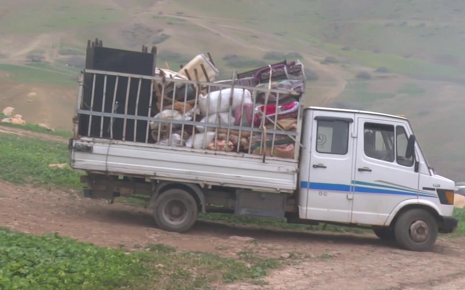 اعتداءات المستوطنين تقتلع آخر 15 عائلة فلسطينية من تجمع البرج البدوي في الأغوار الشرقية