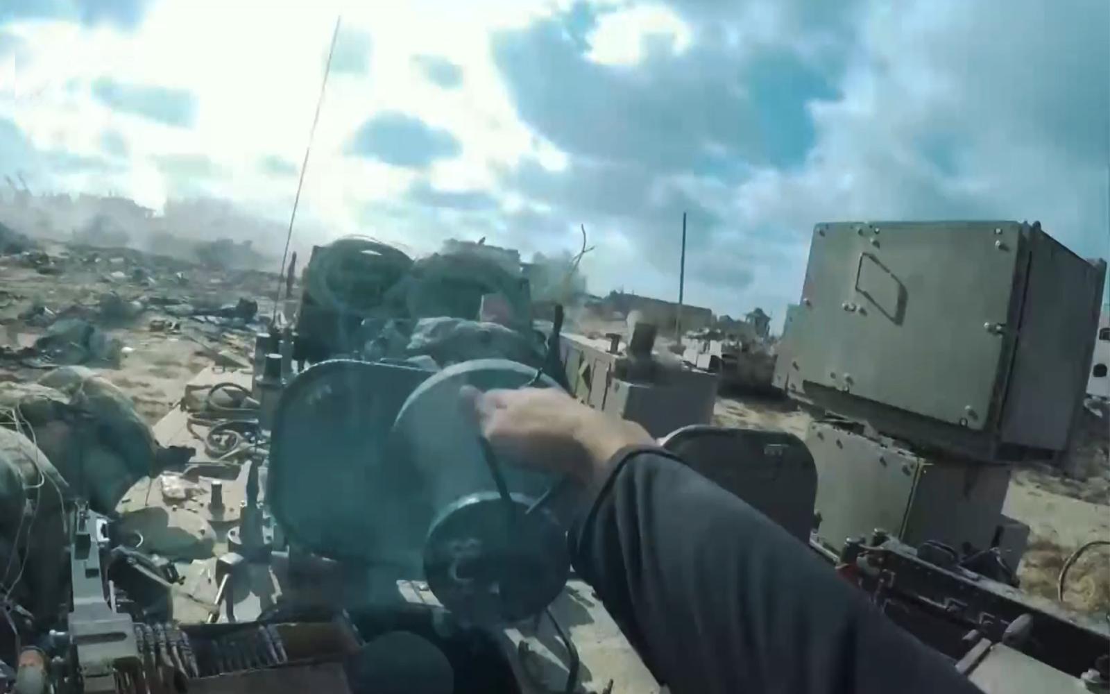 تسليم السلاح لحماس: شرط إسرائيلي أم ورقة تفاوض أمريكية لإعادة السلام؟