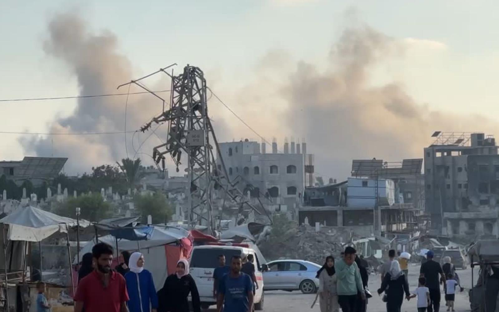 غارات وقصف إسرائيلي مكثف على مناطق متفرقة في غزة.. وتواصل تدمير البنى التحتية