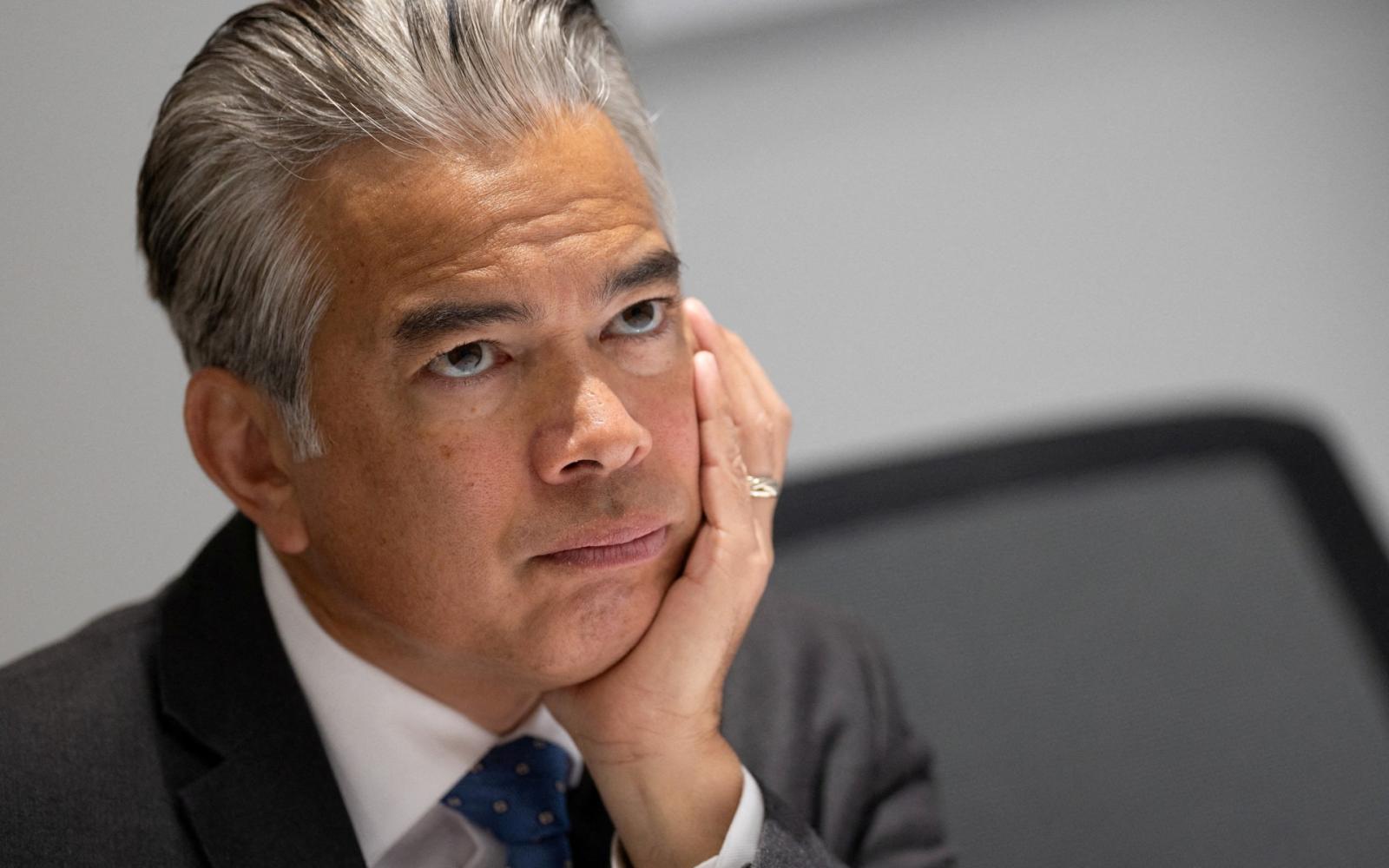 ولايات أمريكية تتحدى ترامب قضائياً لحماية تمويل الطاقة النظيفة بعد تقليصه لدعم الوقود الأحفوري