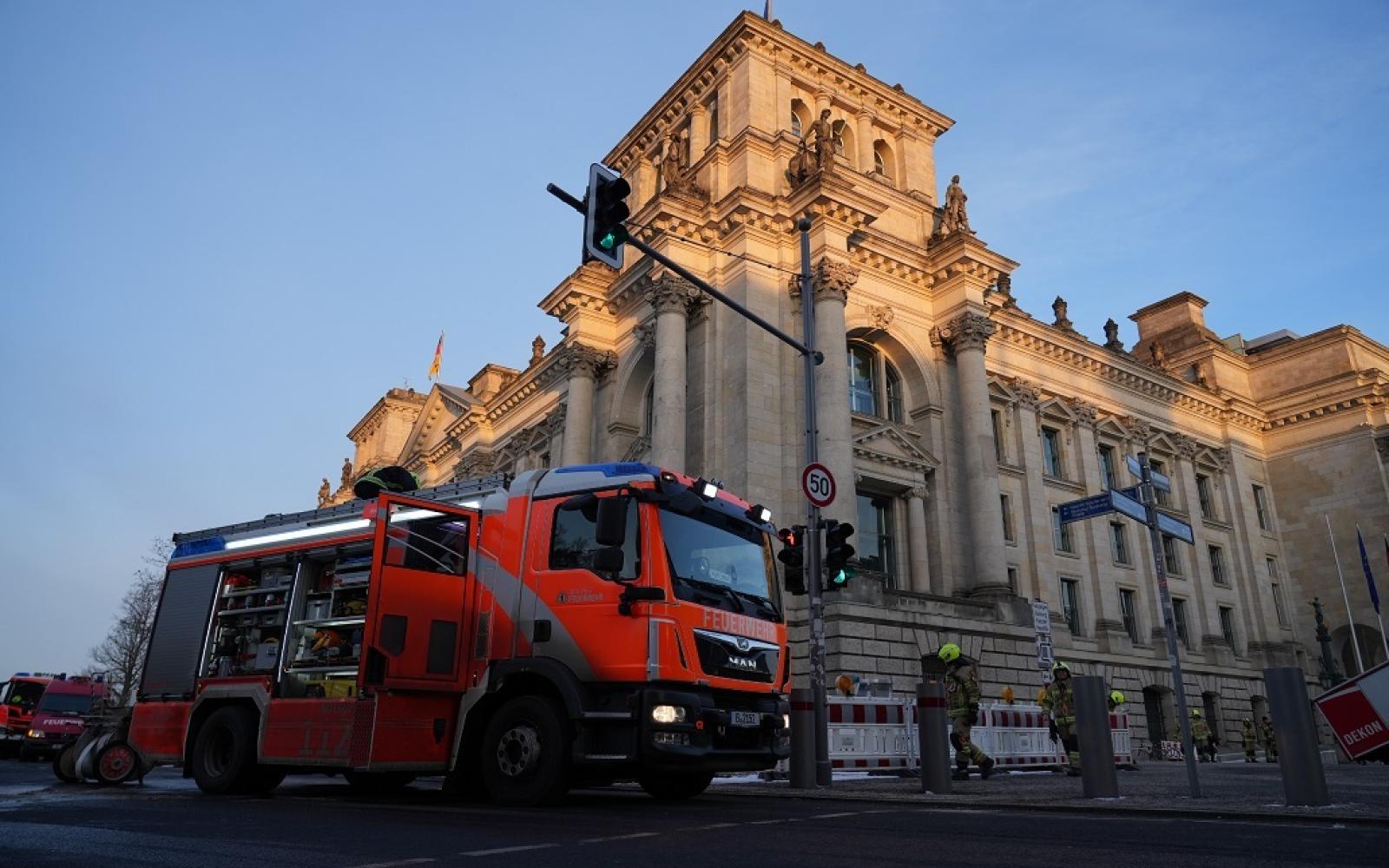 إنذار في قلب السياسة الألمانية: تسرب مادة خطرة يثير قلق البرلمان الألماني وسط استنفار أمني