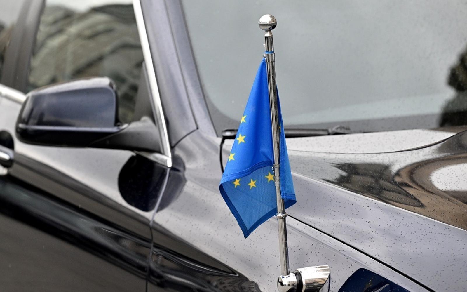 مسؤول أوروبي رفيع ينتقد "تافهة" مزاعم ضعف روسيا أمام الناتو ويحذر من خطر هجوم