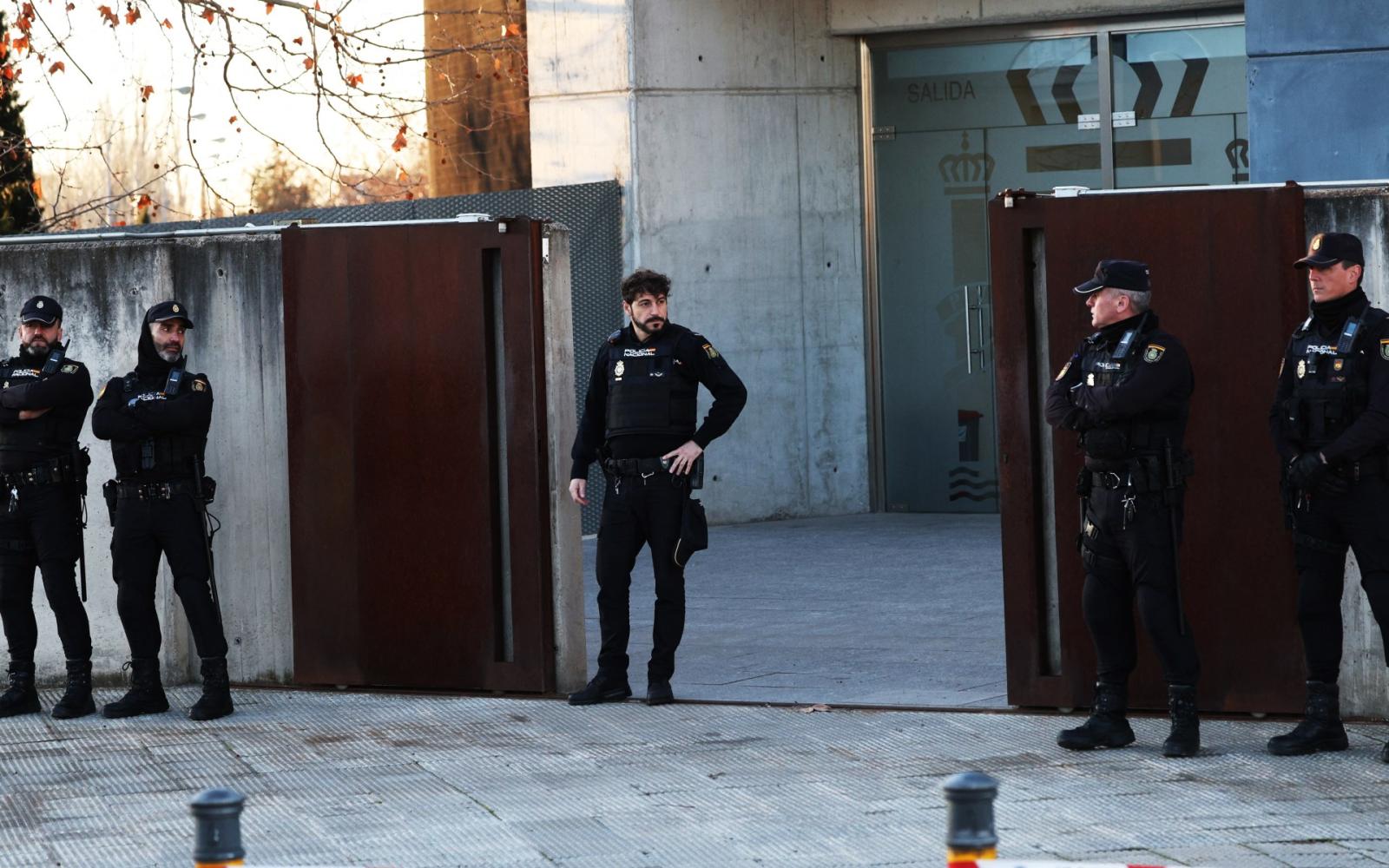 مدرب إسباني للفئات السنية يودع السجن الاحتياطي بتهم ثقيلة: اعتداء وتحريض جنسي على قصر