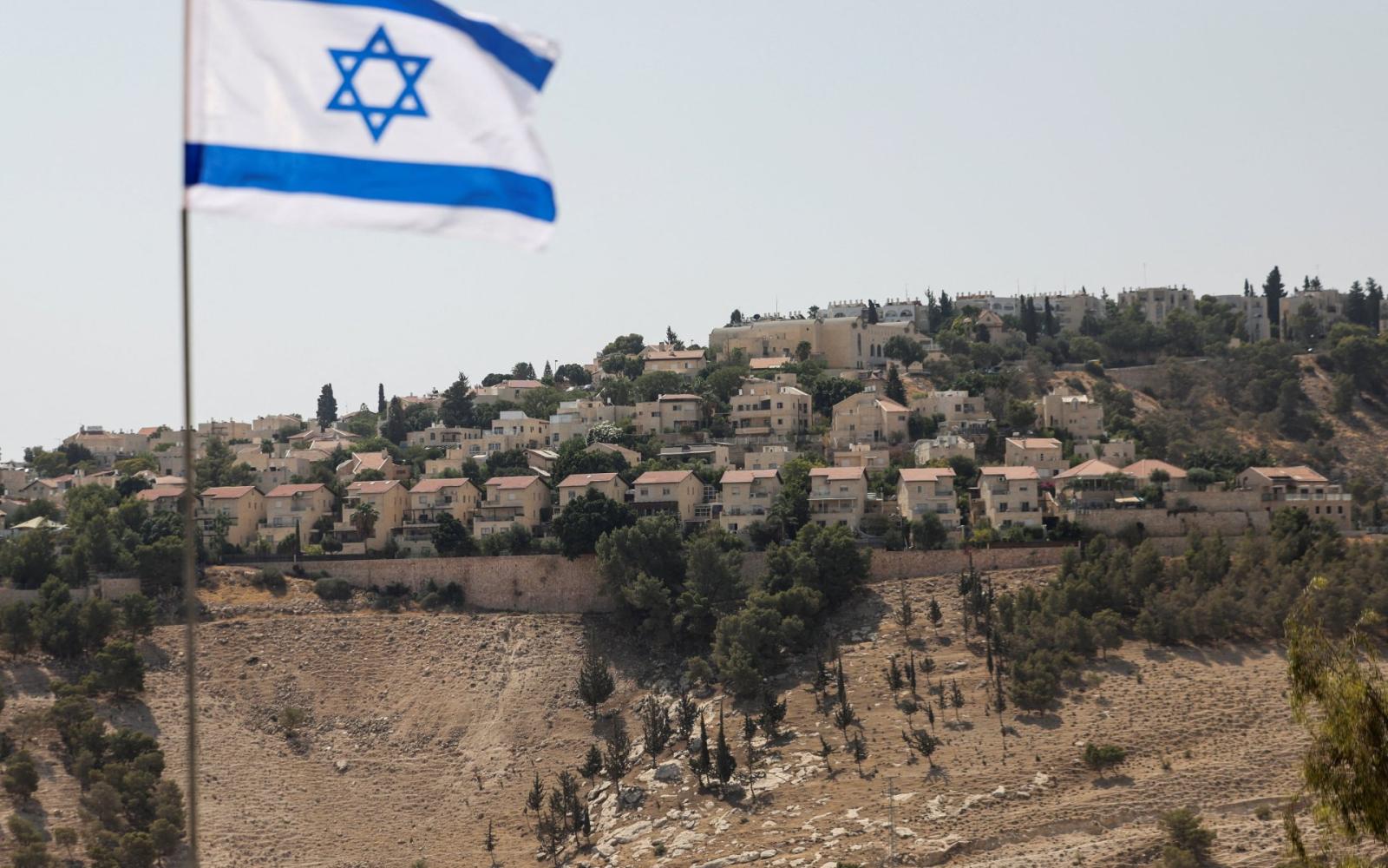 السلطة الفلسطينية على مفترق طرق حرج: ثلاثة سيناريوهات لمستقبل غامض وسط تصاعد الضغوط الإسرائيلية